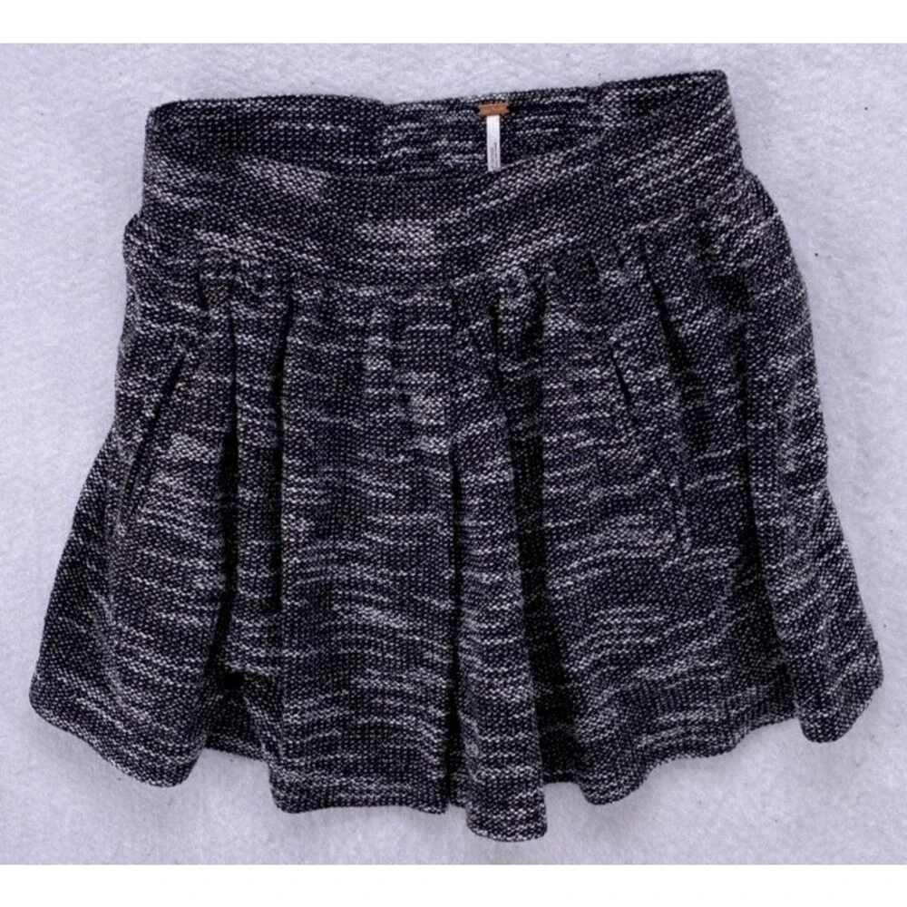 FREE PEOPLE Skirt Womens XS Black White Knit Tweed Pleated Mini Flare Pull On